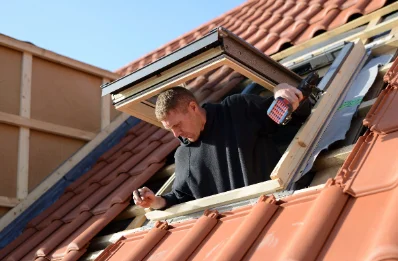 Pose de fenêtres de toit Velux à Reugney